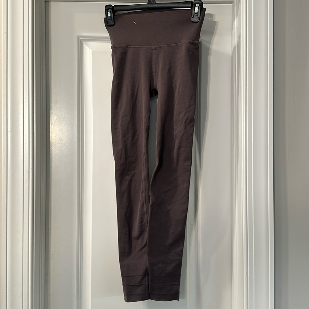 Sculpt knit leggings by fablectics 7/8 length plum purple size small